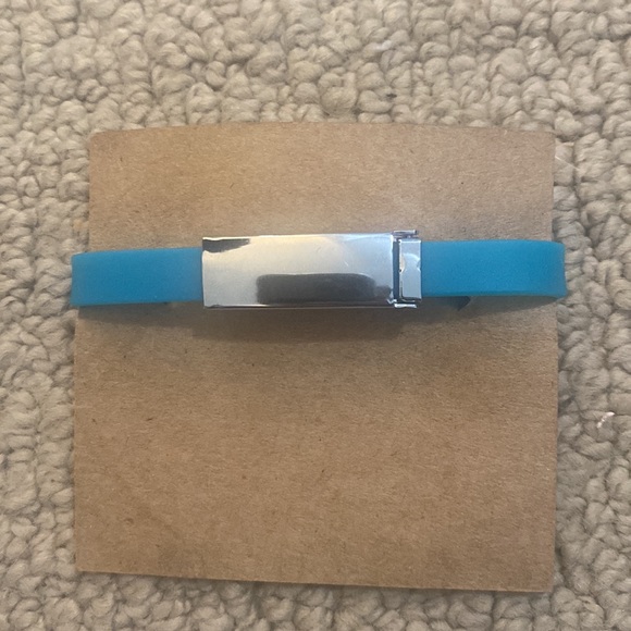 Letter D initial Bracelet. Fully adjustable bracelet to your wrist size - Picture 5 of 6